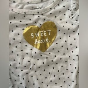 Carter’s Black and White Polka Dot Onesie 0-3 months
*100% cotton
*Gently used
